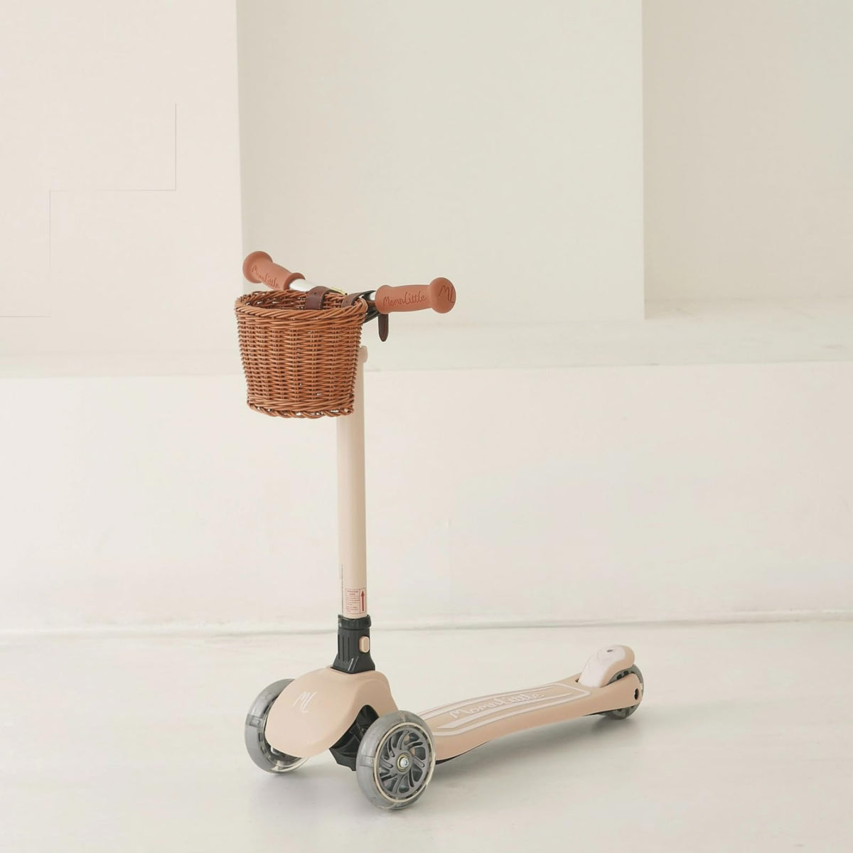 3-Wheel Foldable Toddler Scooter with LED Light-Up Wheels I9971
